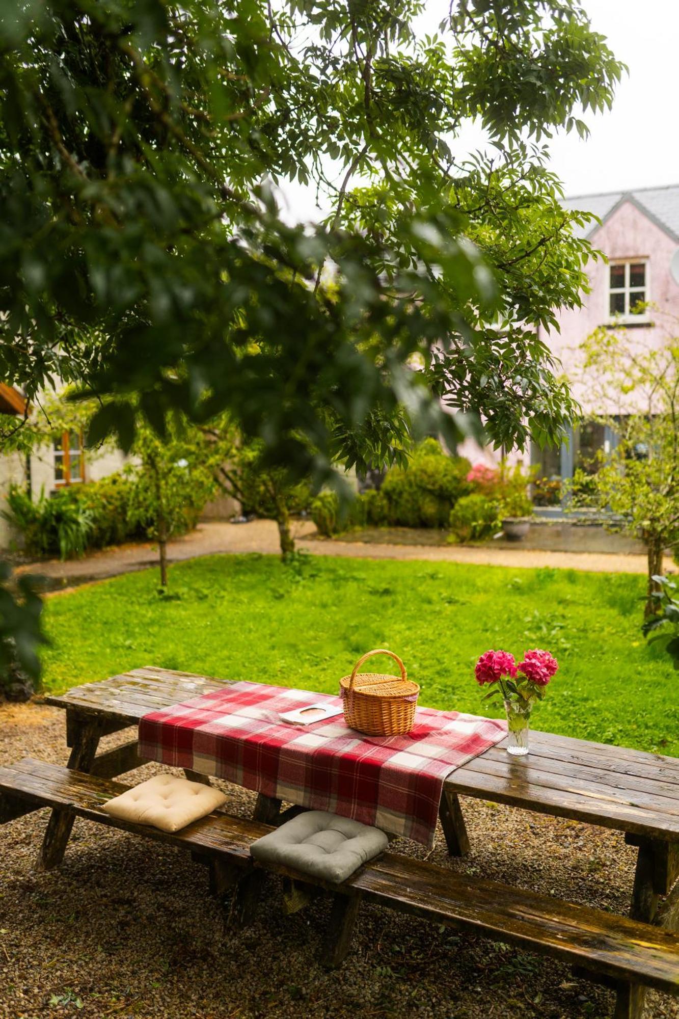 Burren Court Lodge Ballyvaughan Ngoại thất bức ảnh